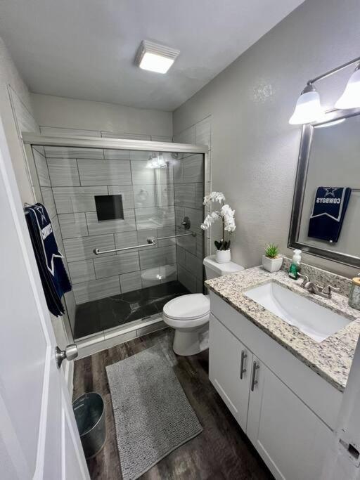 Lovely 2-Bedroom Condo Next To At&T Stadium Arlington Bagian luar foto