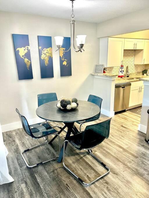 Lovely 2-Bedroom Condo Next To At&T Stadium Arlington Bagian luar foto