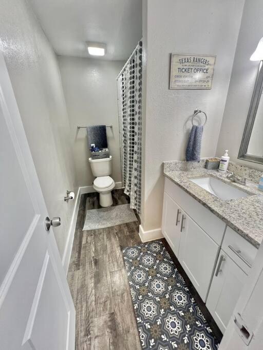 Lovely 2-Bedroom Condo Next To At&T Stadium Arlington Bagian luar foto