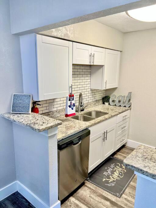Lovely 2-Bedroom Condo Next To At&T Stadium Arlington Bagian luar foto